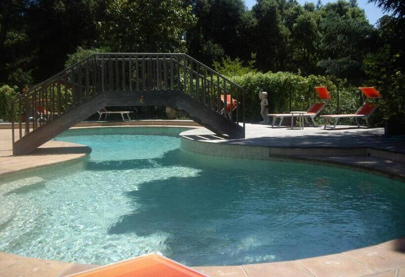 فندق Hôtel Les Palmiers