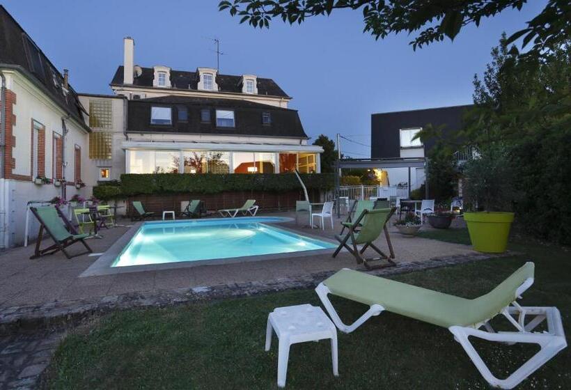 فندق Hôtel Les Tilleuls, Bourges