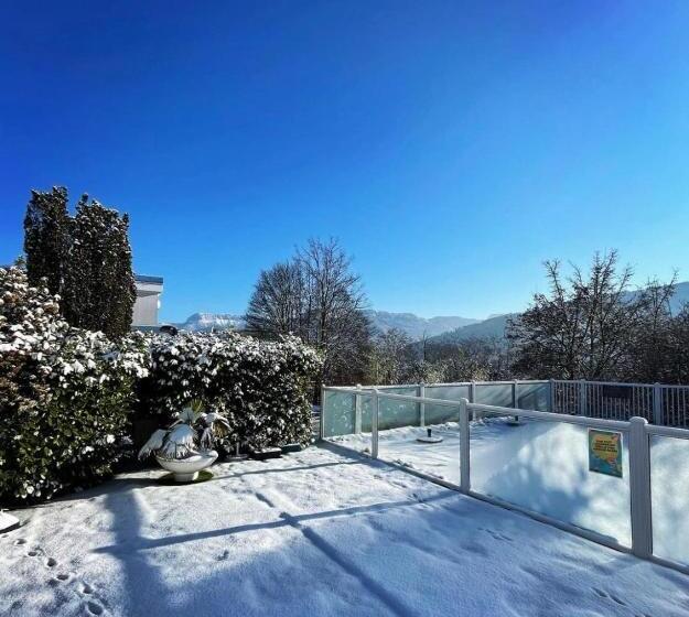 בית מלון כפרי Hôtel Mercure Annecy Sud