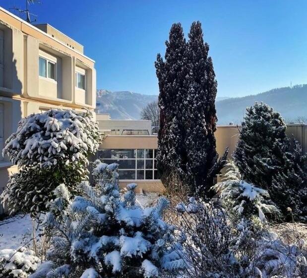 בית מלון כפרי Hôtel Mercure Annecy Sud