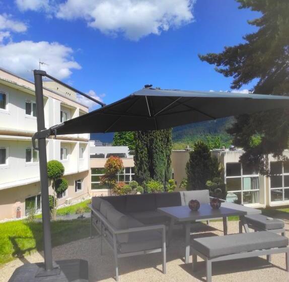 בית מלון כפרי Hôtel Mercure Annecy Sud