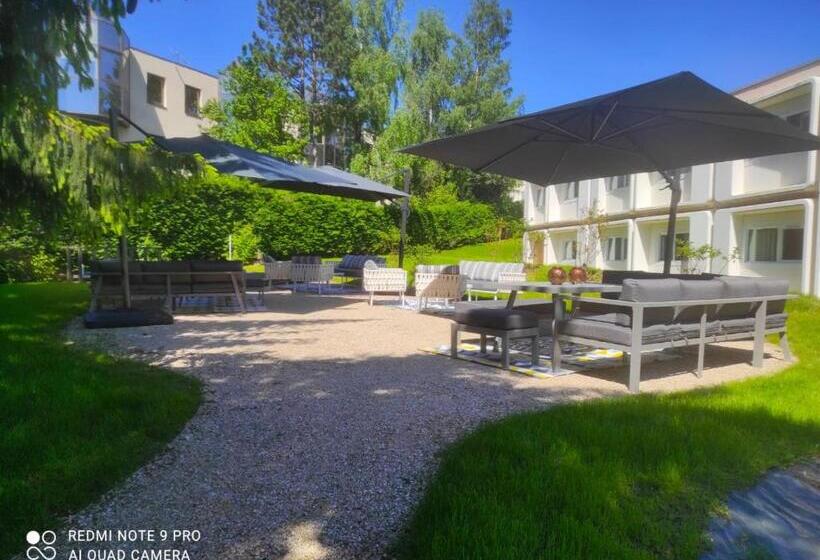 هتل Hôtel Mercure Annecy Sud