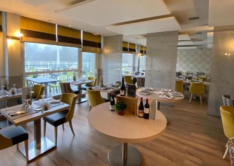 هتل Hôtel Mercure Annecy Sud