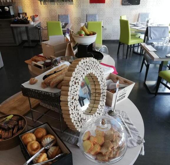 בית מלון כפרי Hôtel Mercure Annecy Sud