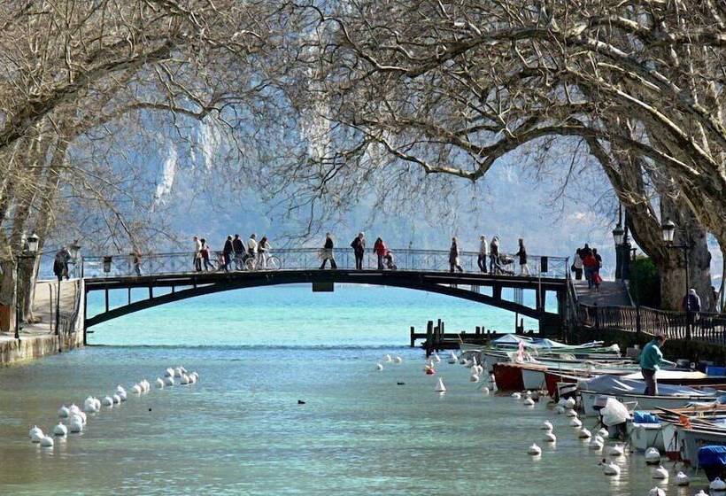 בית מלון כפרי Hôtel Mercure Annecy Sud