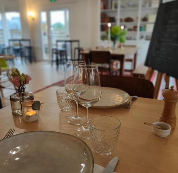 בית מלון כפרי Hôtel Restaurant La Voile Bleue