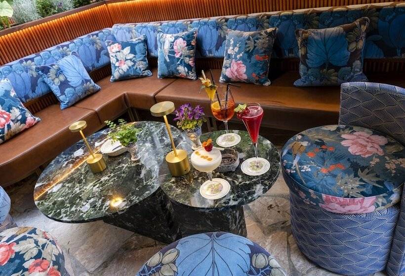 Отель Le Yaca Saint Tropez