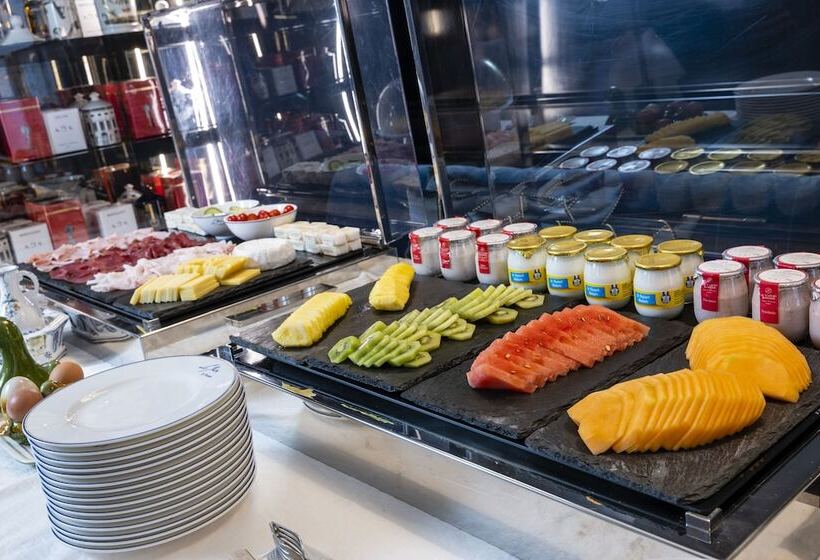 Отель Le Yaca Saint Tropez