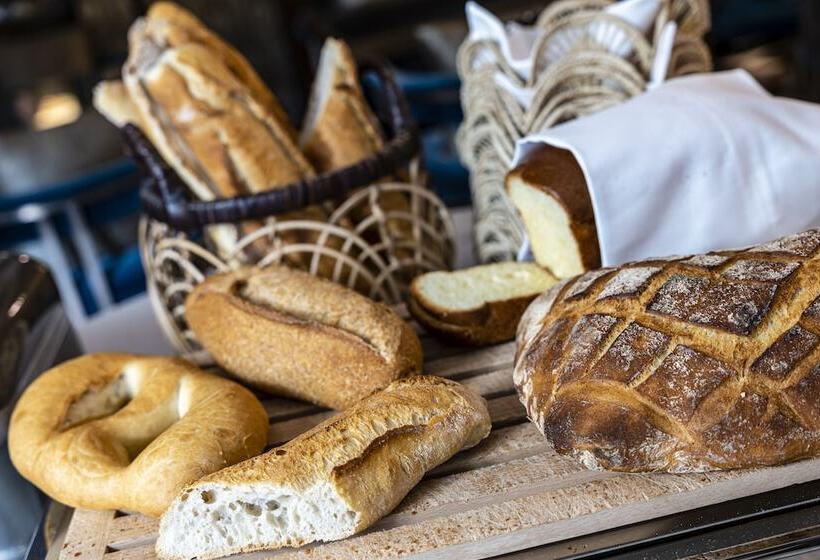 Отель Le Yaca Saint Tropez