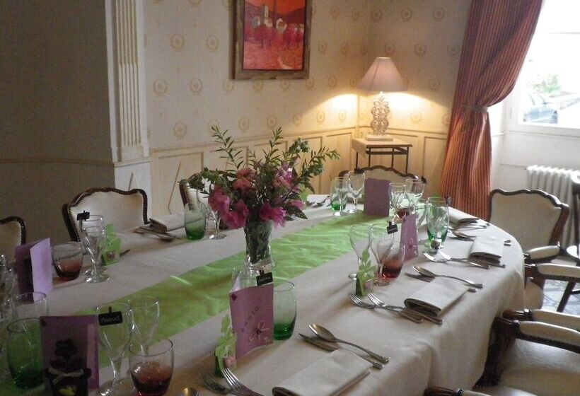 Отель Hôtel Restaurant Ricordeau