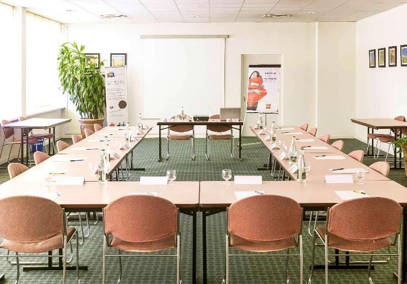 בית מלון כפרי Ibis Ales Centreville