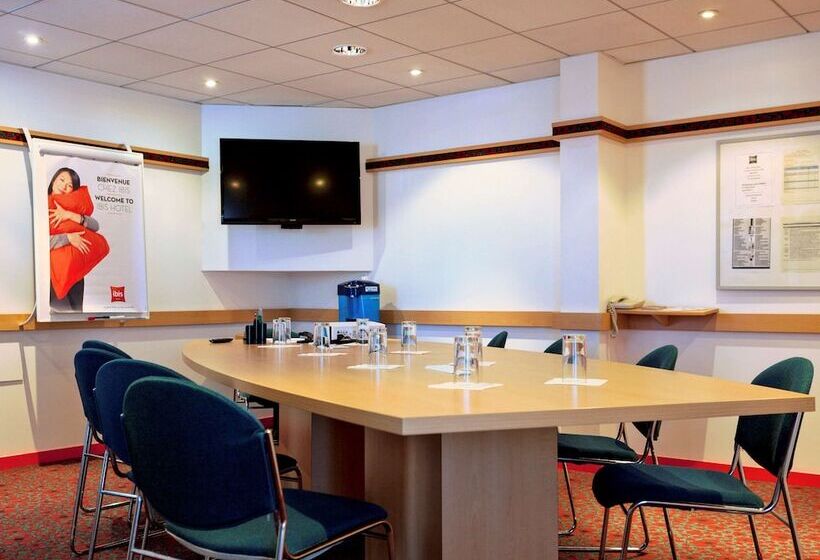 ホテル Ibis Lyon Est Bron