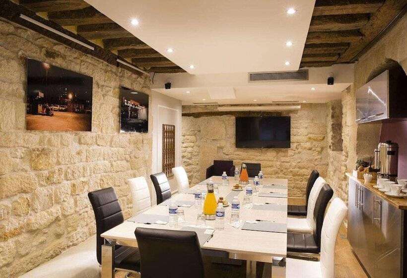 ホテル Hôtel Jacques De Molay   Fitness & Sauna