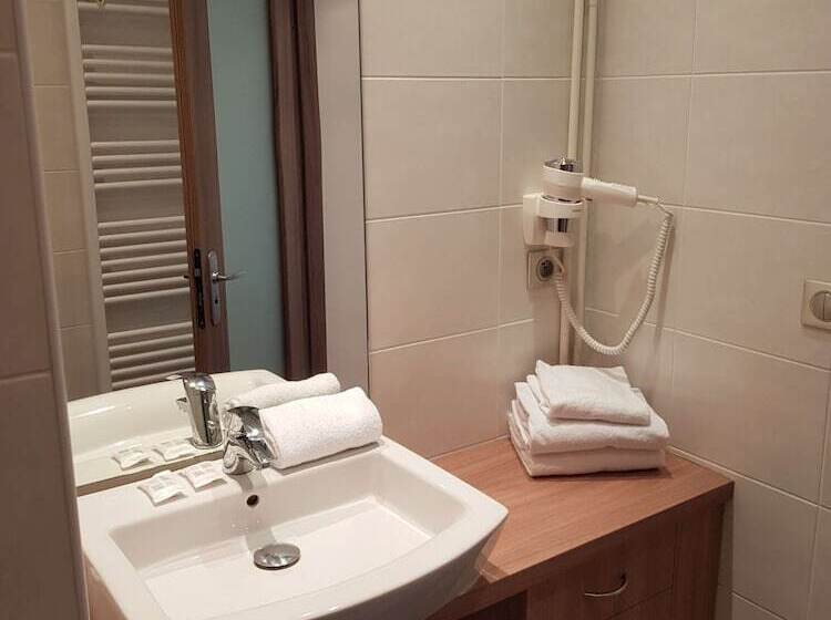 Kyriad Hotel Tours Centre