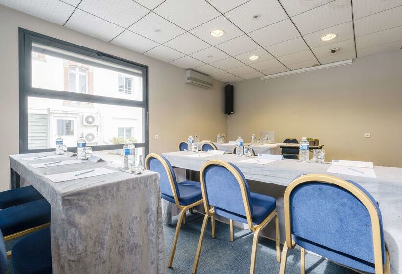 ホテル Kyriad Vannes Centreville