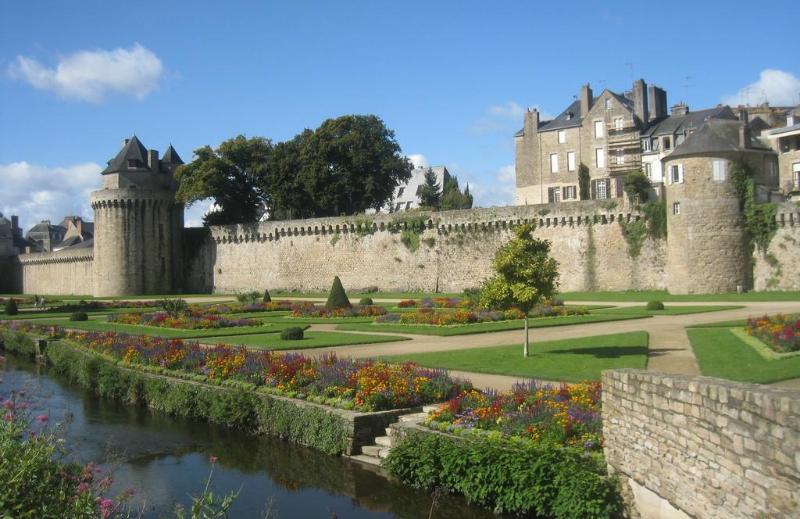 ホテル Kyriad Vannes Centreville