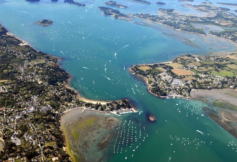 ホテル Kyriad Vannes Centreville