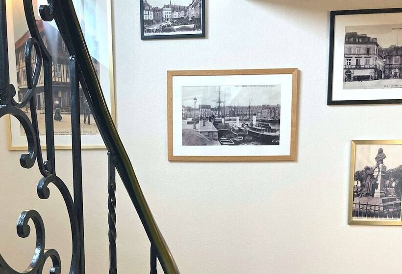 ホテル Kyriad Vannes Centreville