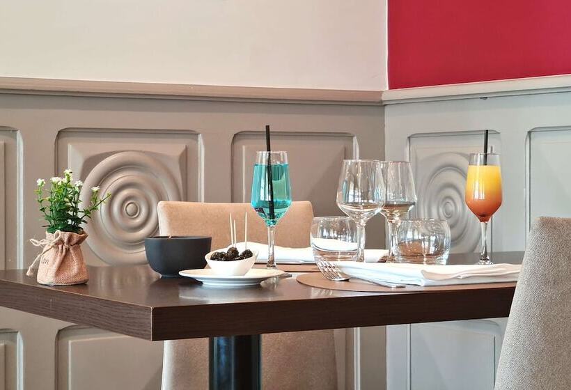 ホテル Kyriad Vannes Centreville