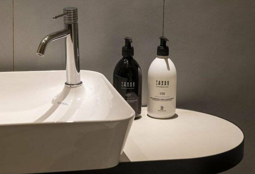 ホテル L De Lutece   Notre Dame