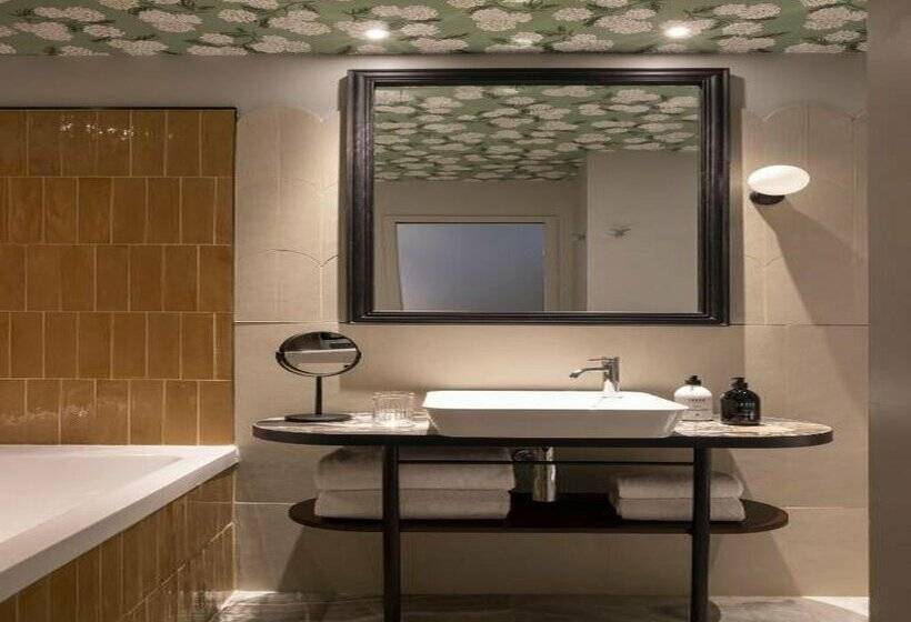 ホテル L De Lutece   Notre Dame