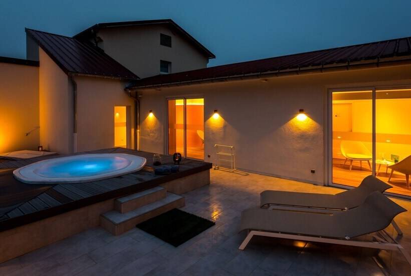 Отель L Oree Du Bois