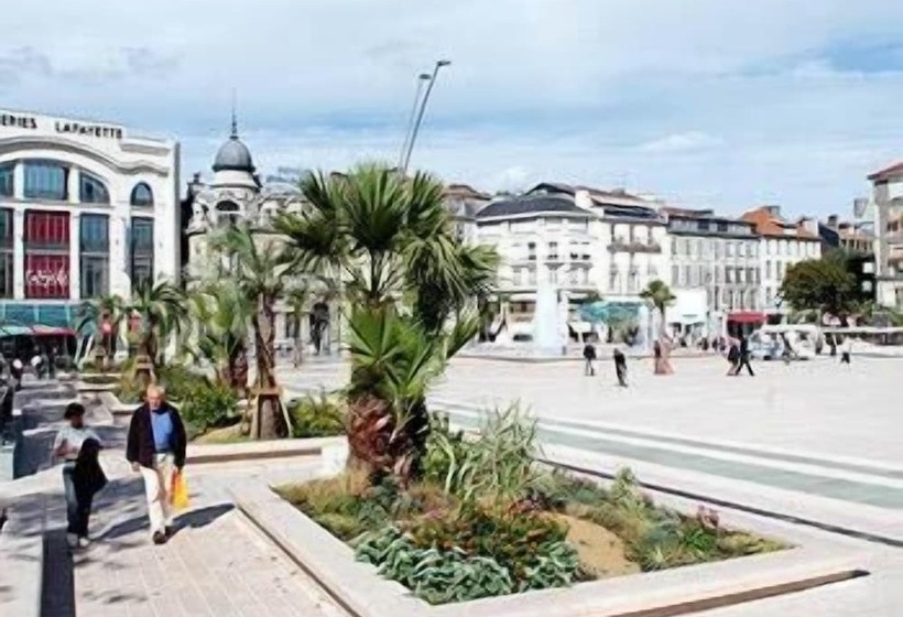فندق Le Bourbon Pau Centre
