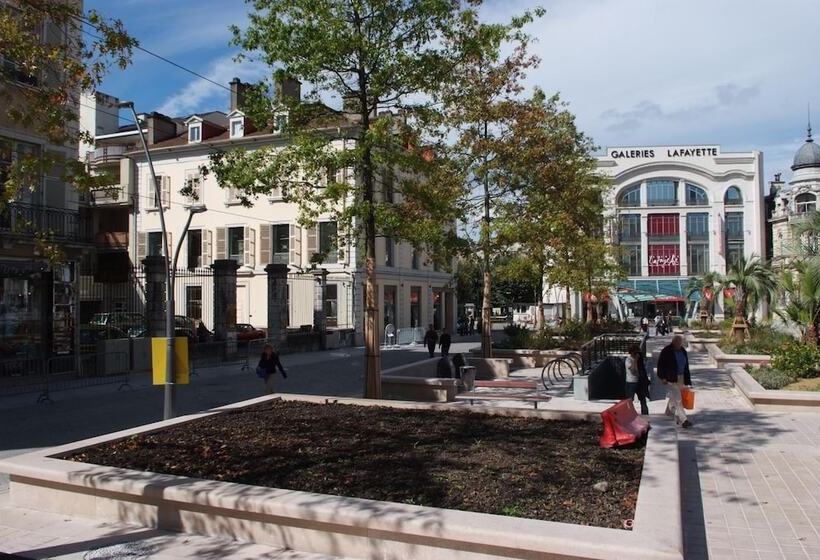 فندق Le Bourbon Pau Centre