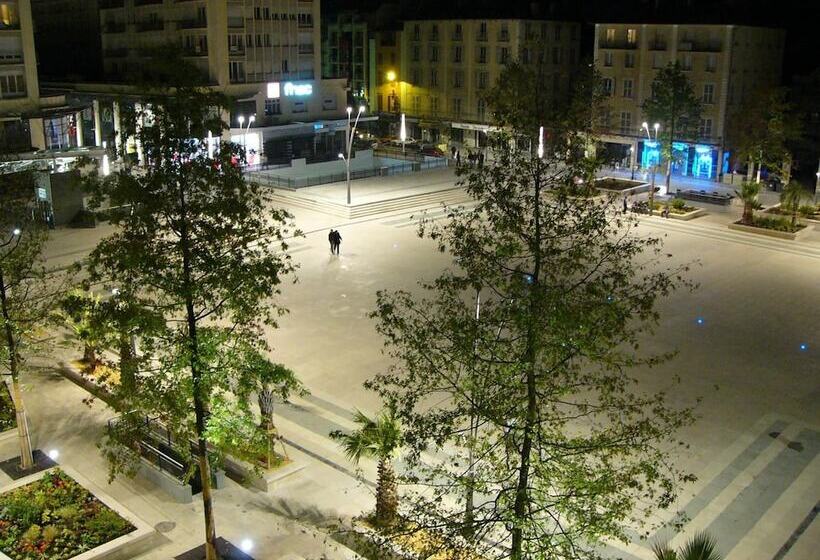 فندق Le Bourbon Pau Centre