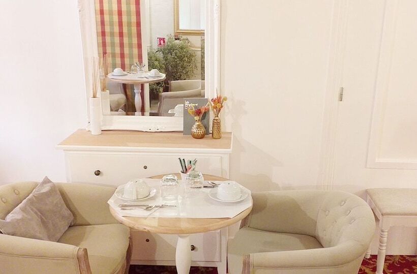 Отель Le Chantilly