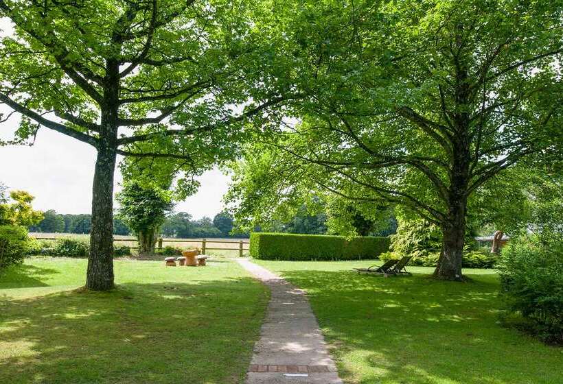 Отель Le Manoir Du Lys, The Originals Relais