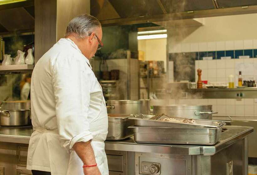 Отель Le Manoir Du Lys, The Originals Relais