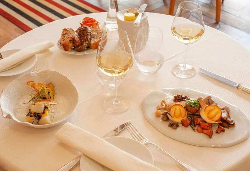 Отель Le Manoir Du Lys, The Originals Relais