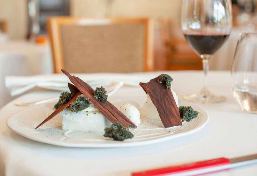 Отель Le Manoir Du Lys, The Originals Relais