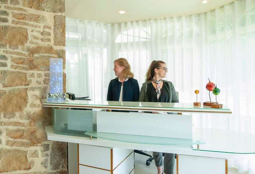 Отель Le Manoir Du Lys, The Originals Relais