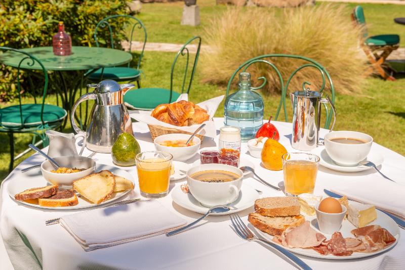 Отель Le Manoir Du Lys, The Originals Relais