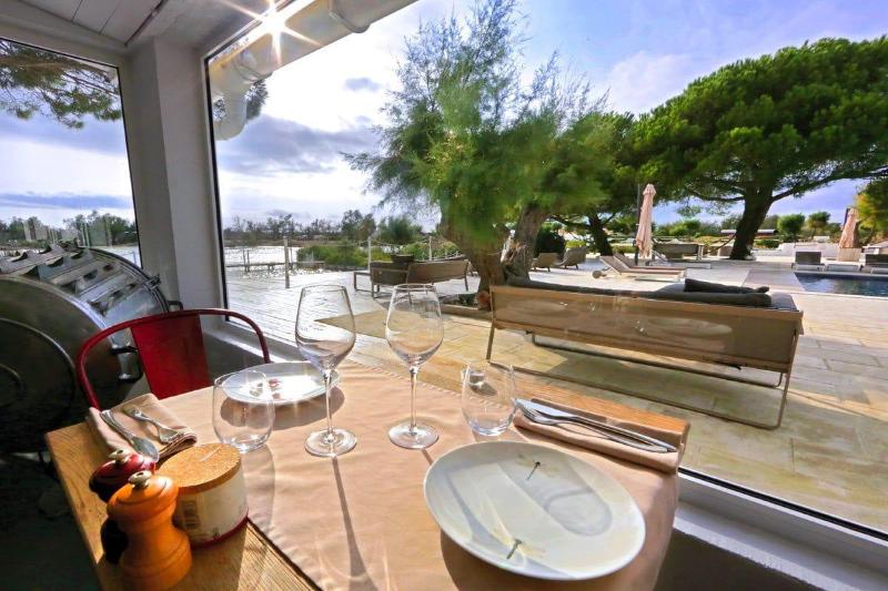 فندق Mas De La Fouque   Hôtel & Spa