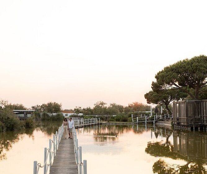 فندق Mas De La Fouque   Hôtel & Spa