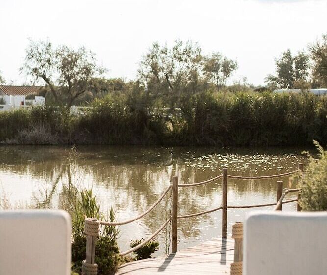 فندق Mas De La Fouque   Hôtel & Spa