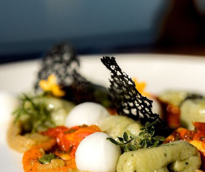 فندق Mas De La Fouque   Hôtel & Spa