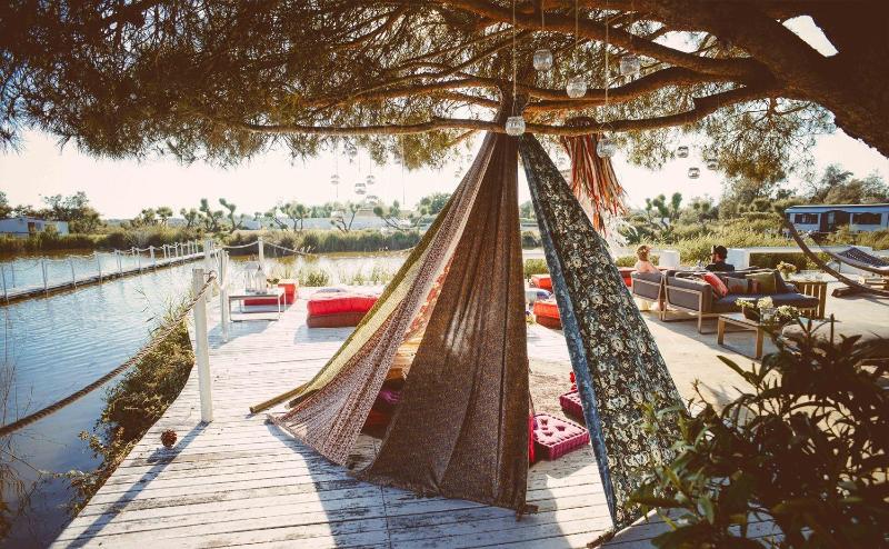 فندق Mas De La Fouque   Hôtel & Spa