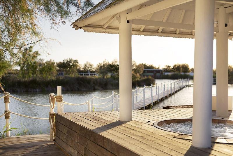 فندق Mas De La Fouque   Hôtel & Spa