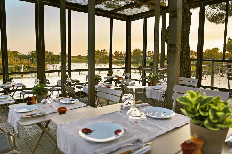 فندق Mas De La Fouque   Hôtel & Spa