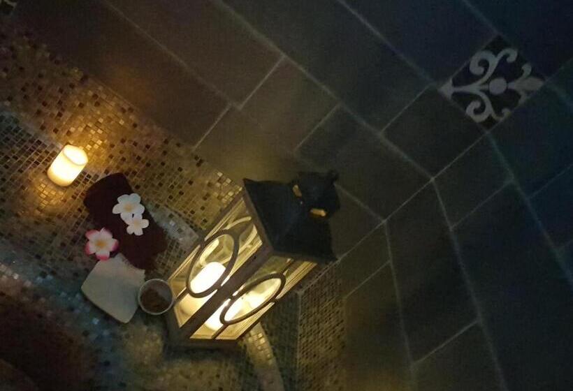 Отель Le Trophée By M Hôtel Spa