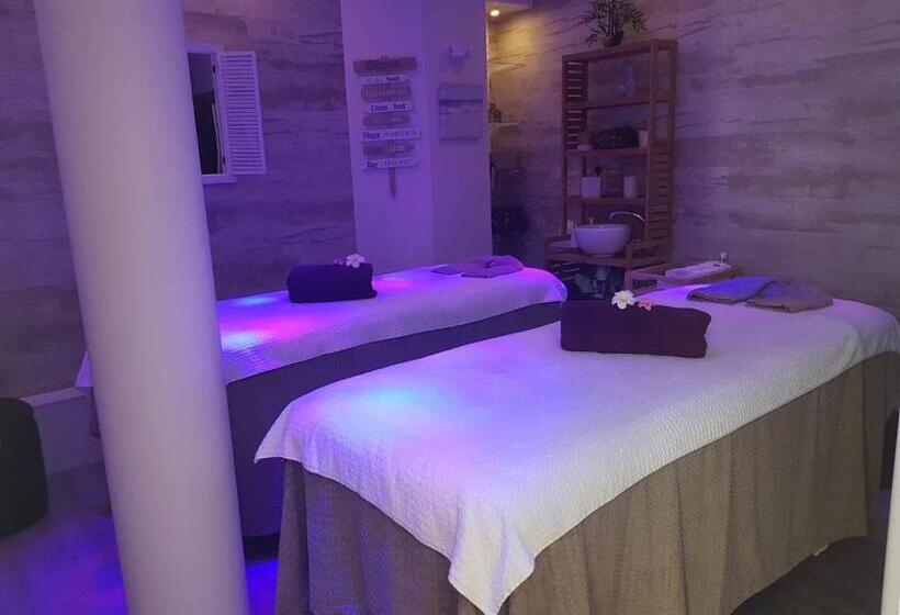 Отель Le Trophée By M Hôtel Spa