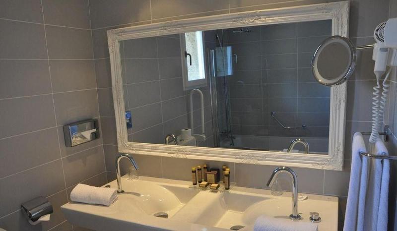 Le Vallon De Valrugues Hotel Spa & Villas