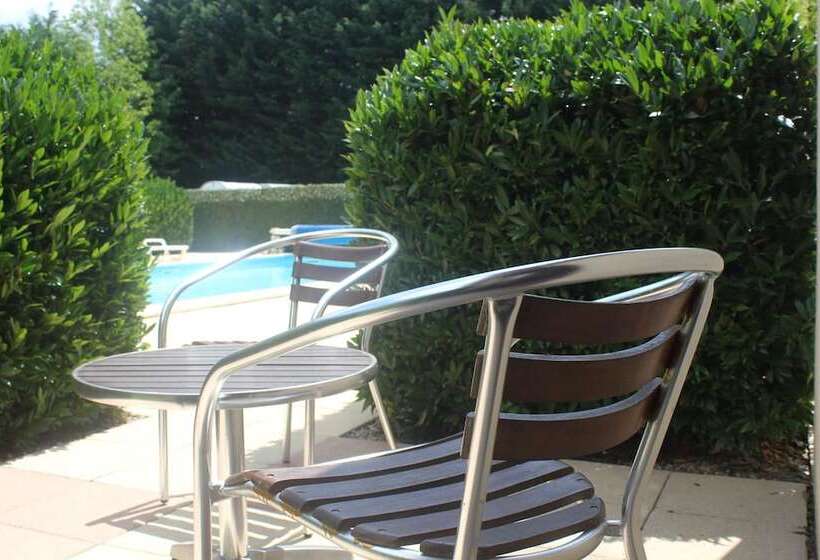 فندق Les Dineux Village