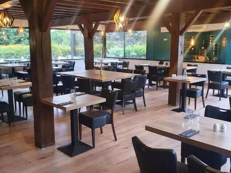 فندق Les Dineux Village