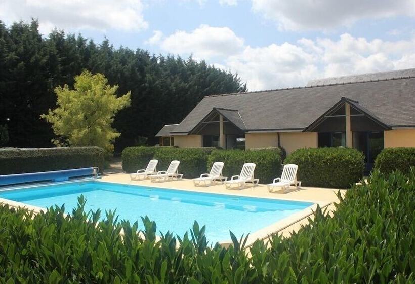 فندق Les Dineux Village