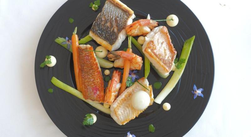 Отель Les Elmes   Hôtel, Spa & Plage Privée